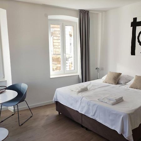 Nik Studio Apartments Pula Luaran gambar